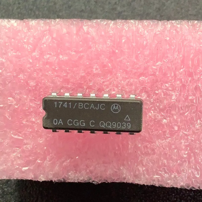 1741/Bcajc Motorola General-Purpose Operational Amplifier 1