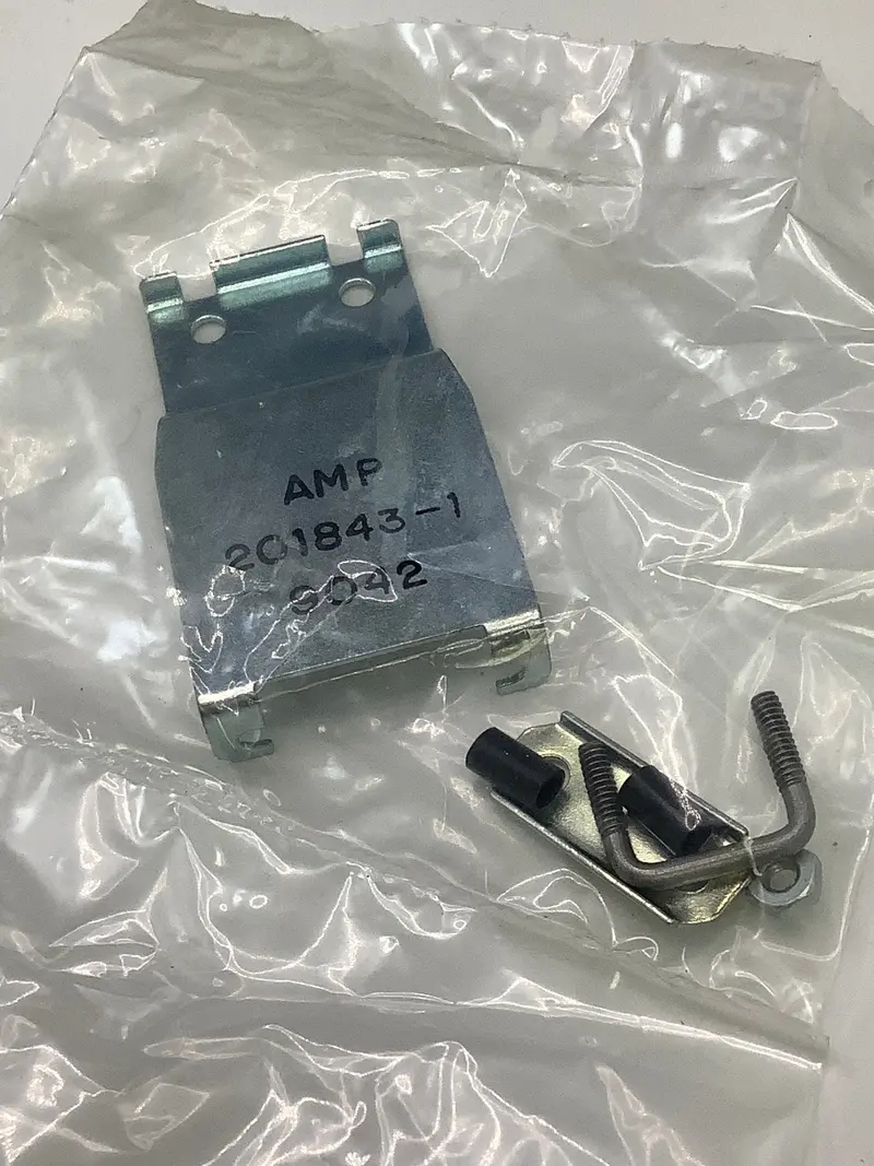Amp 201843-1 Strain Relief Compatible With M-Series Connectors 1