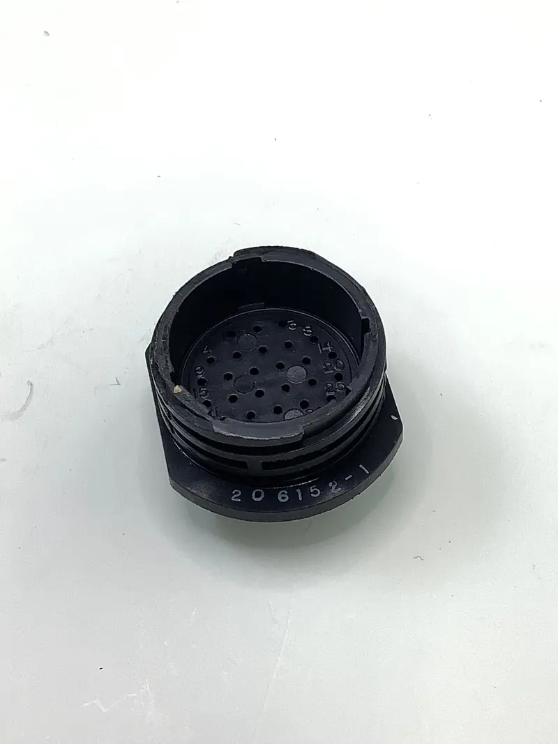 Amp 206152-1 28-Pin Male Cpc Cable End Connector 1