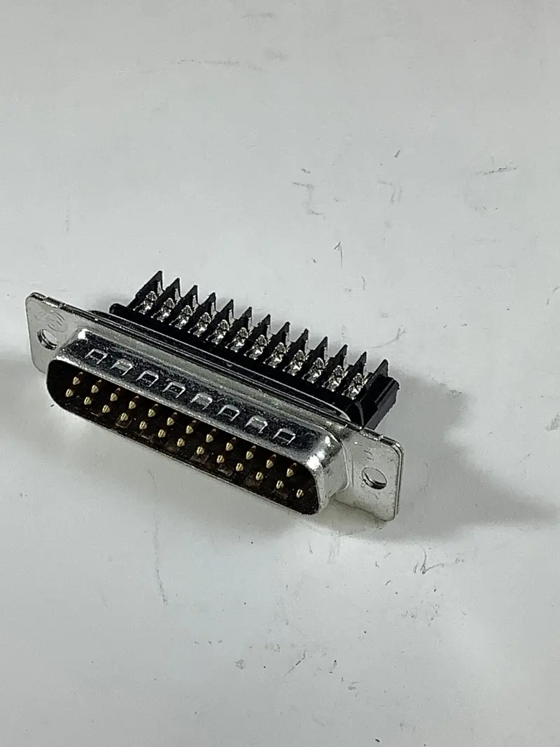 Amp 747545-1 25-Pin Male D-Sub Connector With Idc Termination 1