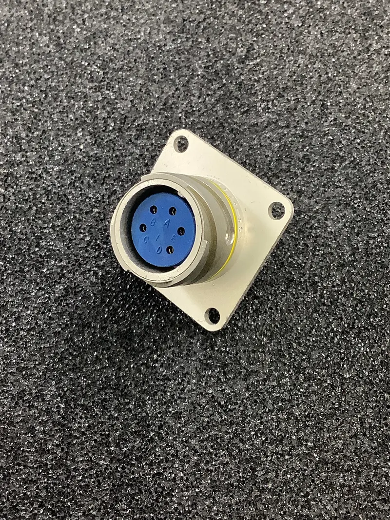 Amphenol 67-02E14-5S 5-Pin Female Panel-Mount Connector – Standard D-Sub Form Factor 1