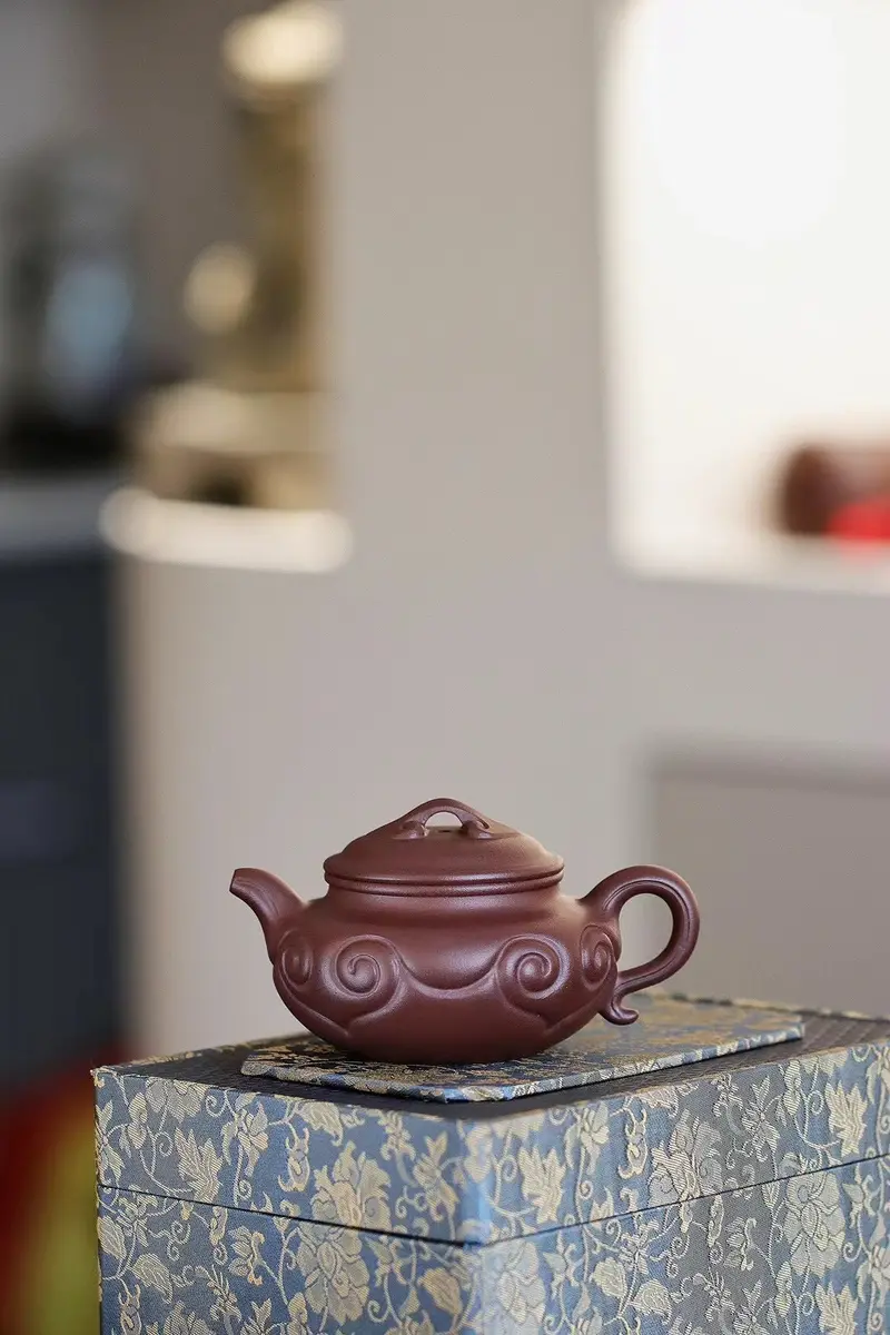 Classic Fanggu Ruyi Design Pot 1