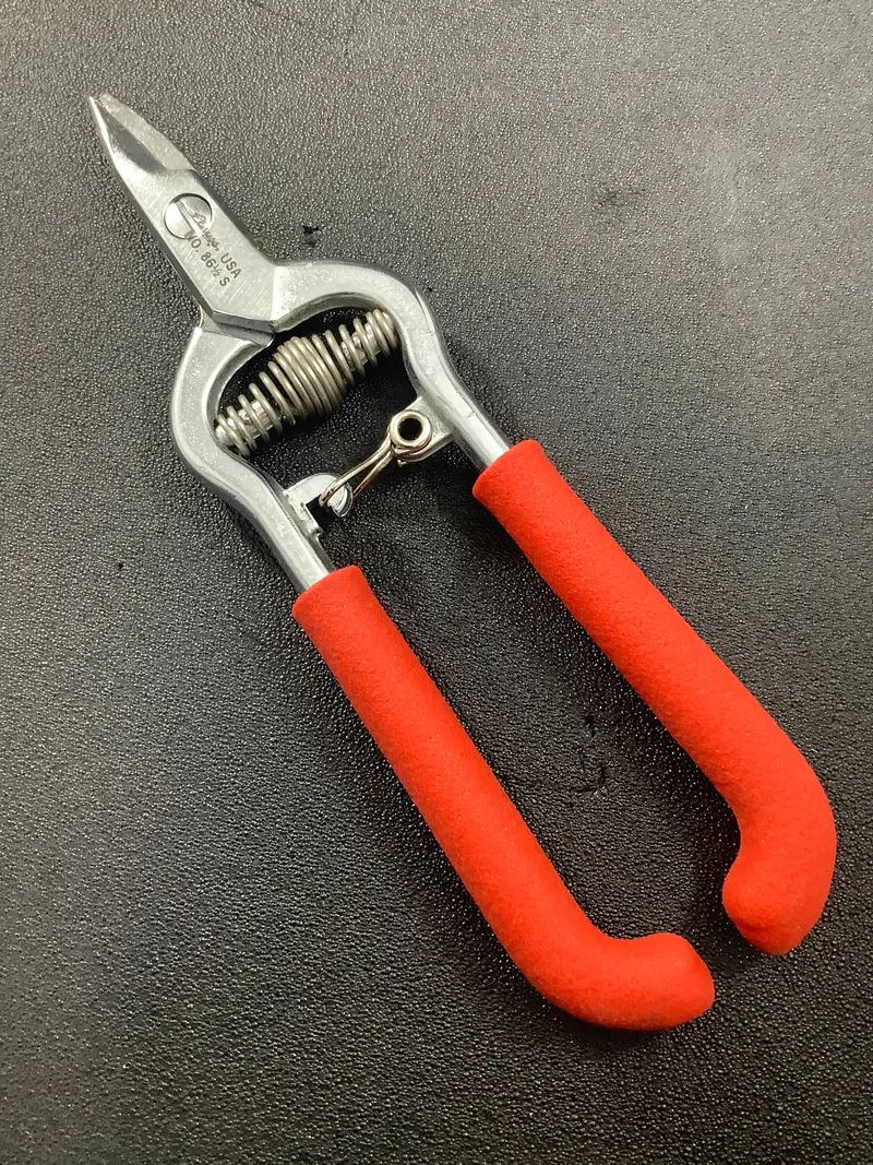 Clauss #86.5Sf 6.5-Inch Wire Cutter With Serrated Blade And Ergonomic Cushion Grips 1