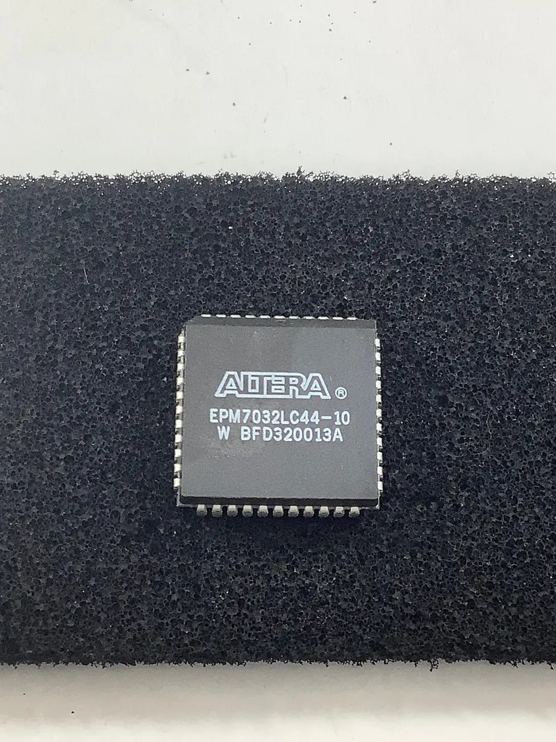 Epm7032Lc44-10 Altera Max 7000 Cpld – 32 Macrocells, 44-Pin Plcc, 10Ns Propagation Delay 1