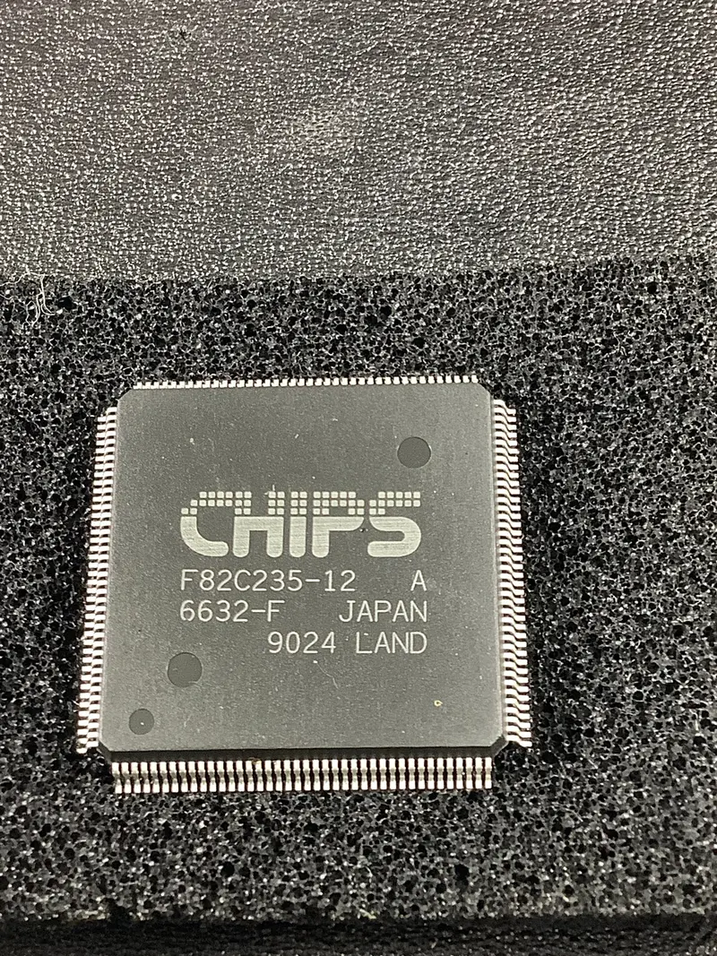 F82C235-12A High-Speed Neat System Controller – Chips And Technologies 1