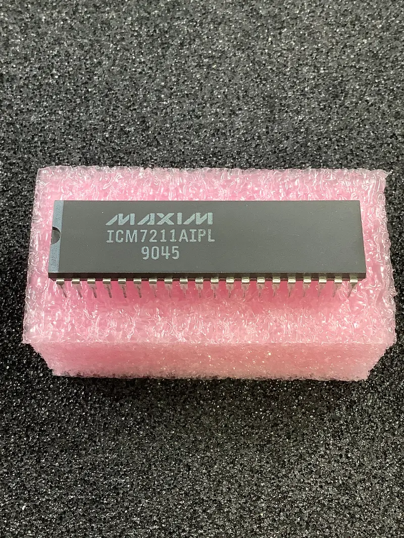 Icm7211Aipl Lcd Display Driver – 4-Digit Bcd-To-7-Segment Decoder/Driver, Dip 1