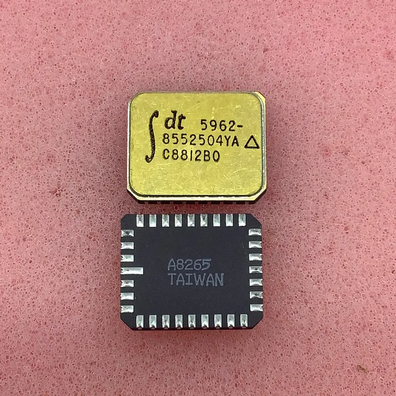 Idt 5962-8552504Ya 8808Ac-70 Flatpack Integrated Circuit 1