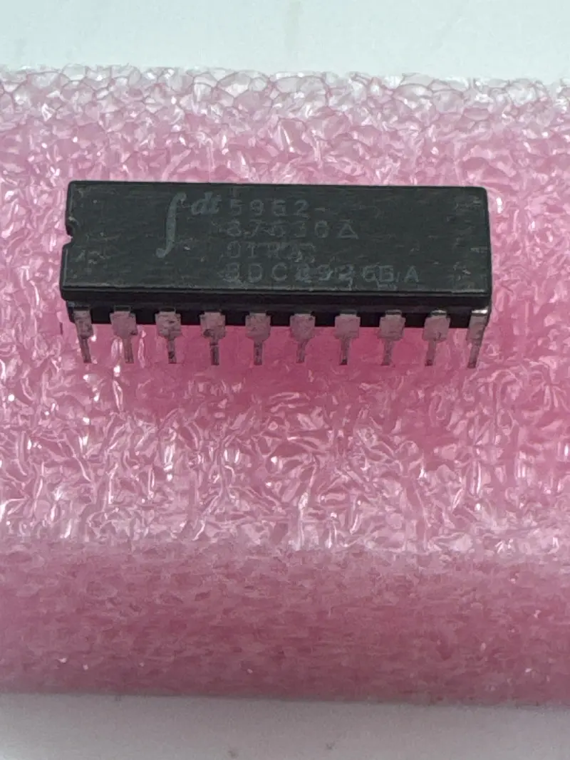 Idt5962-87630-01Ra Dual 4-Bit True-Output Bus Driver – Idt Cdip-20 1
