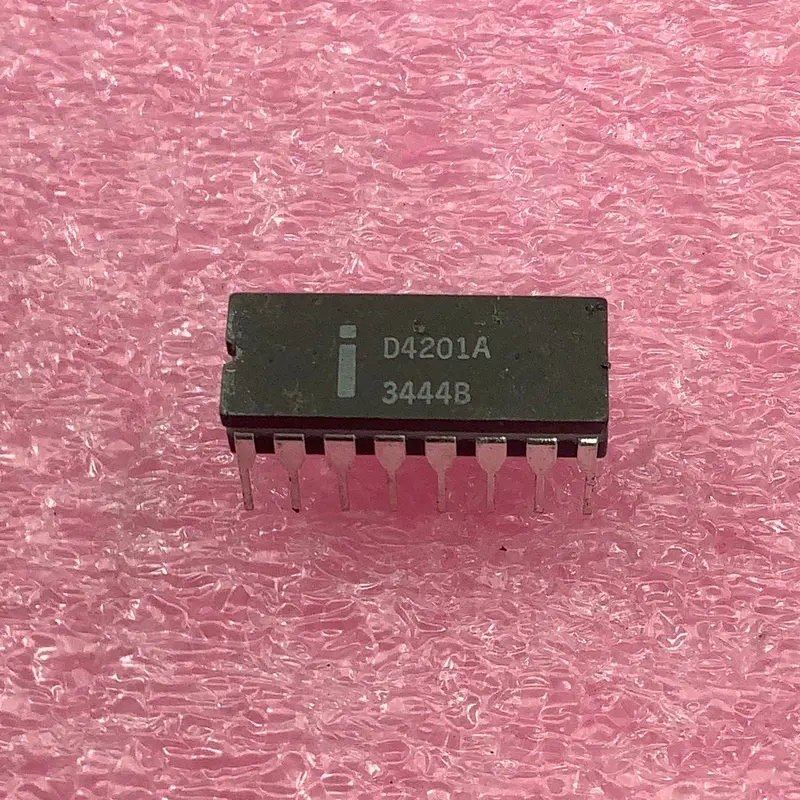 Intel D4201A Cmos Clock Generator For Microprocessor Systems 1