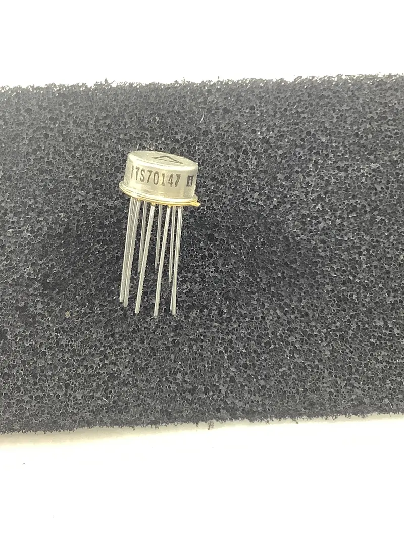 Its70147 Intersil Legacy Mixed-Signal Integrated Circuit – Precision Timing Or Interface Ic 1