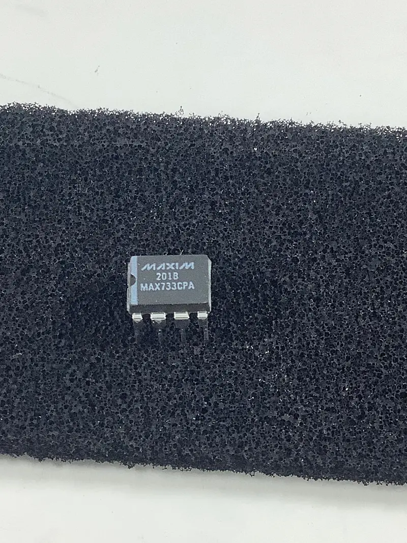 Maxim Max733Cpa Step-Up Current-Mode Pwm Voltage Regulator 1
