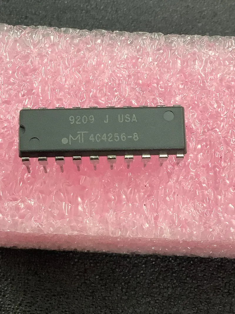 Microchip Mt4C4256-8 – 256K × 4 Fast Page Mode Dram, 80Ns Access, Dip-24 1