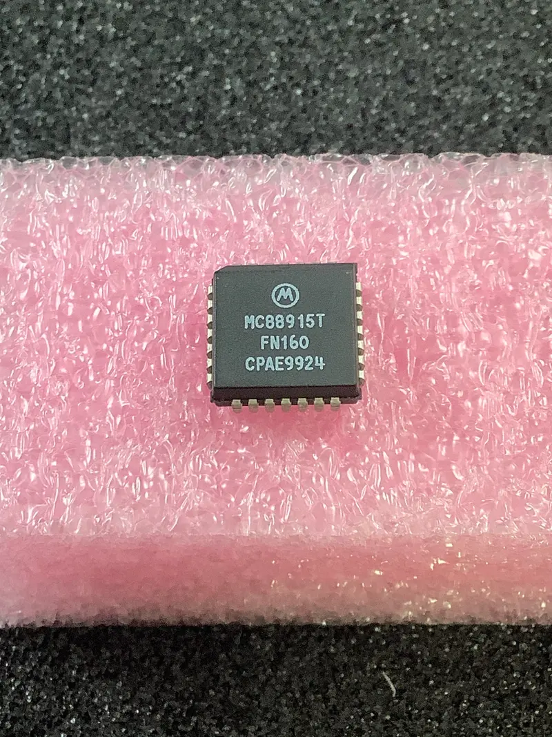 Motorola Mc88915Tfn160 Clock Distribution Driver Ic – Tqfp-160 1