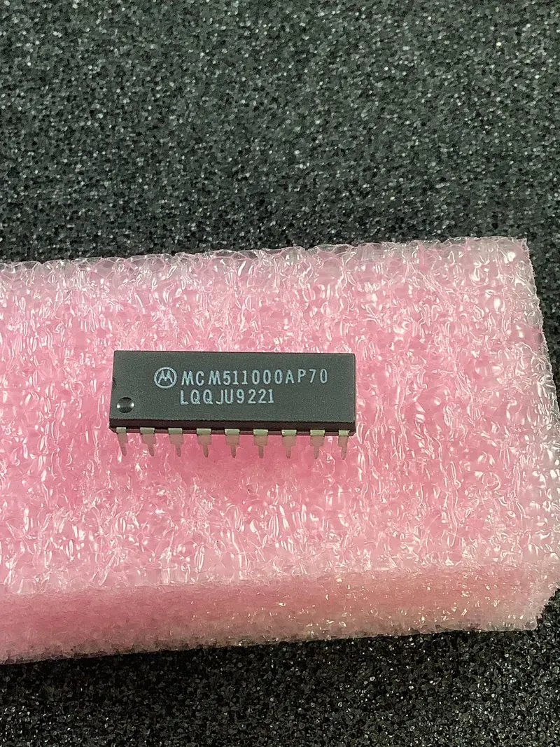 Motorola Mcm511000Ap70 1-Megabit × 1 Fast Page Dram – 18-Pin Pdip, 70Ns 1