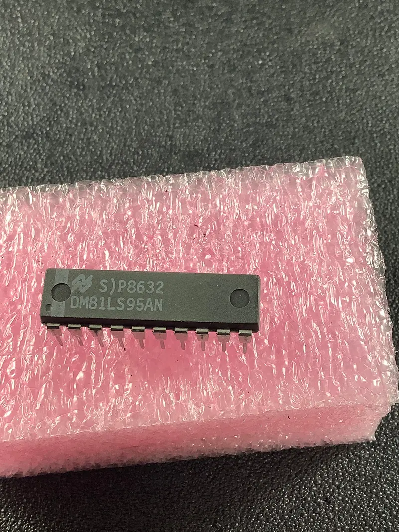 National Semiconductor Dm81Ls95An Octal Non-Inverting Buffer In 20-Pin Pdip 1