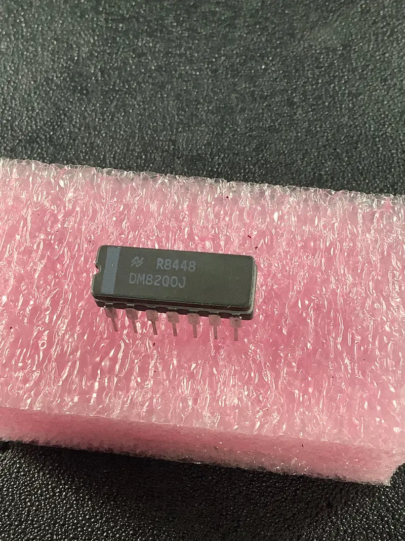 National Semiconductor Dm8200J 8-Bit Digital Comparator In Jedec Package 1