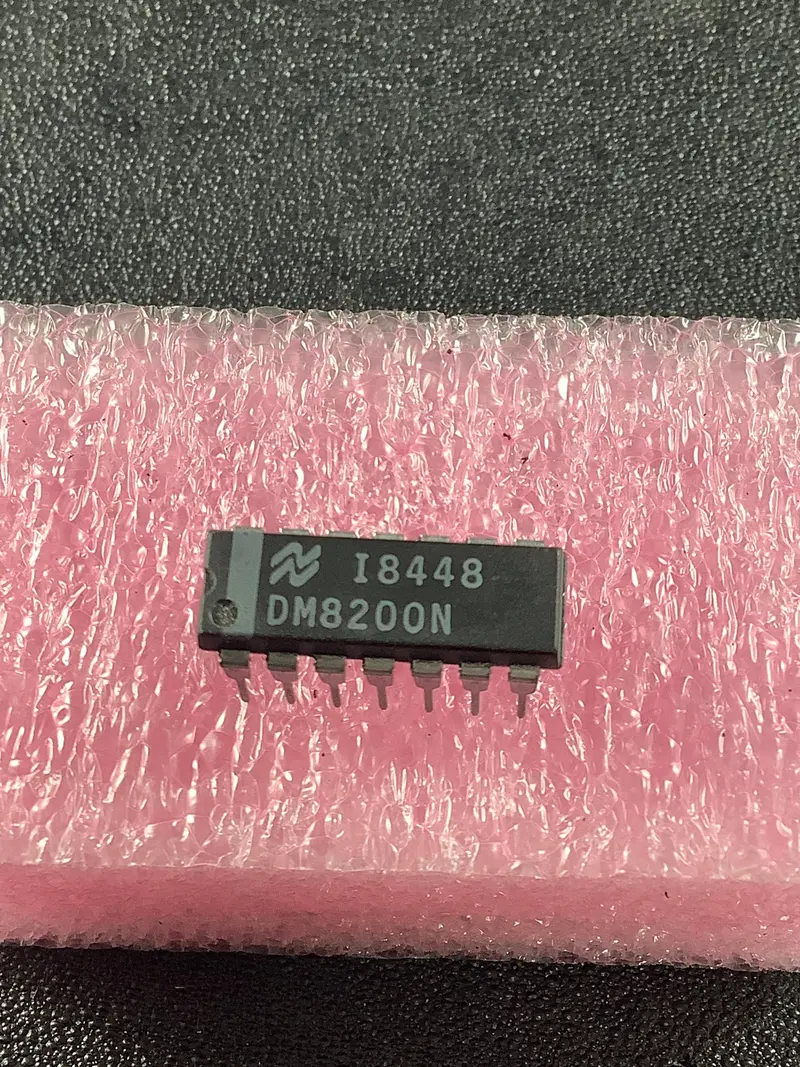 National Semiconductor Dm8200N 8-Bit Magnitude Digital Comparator 1