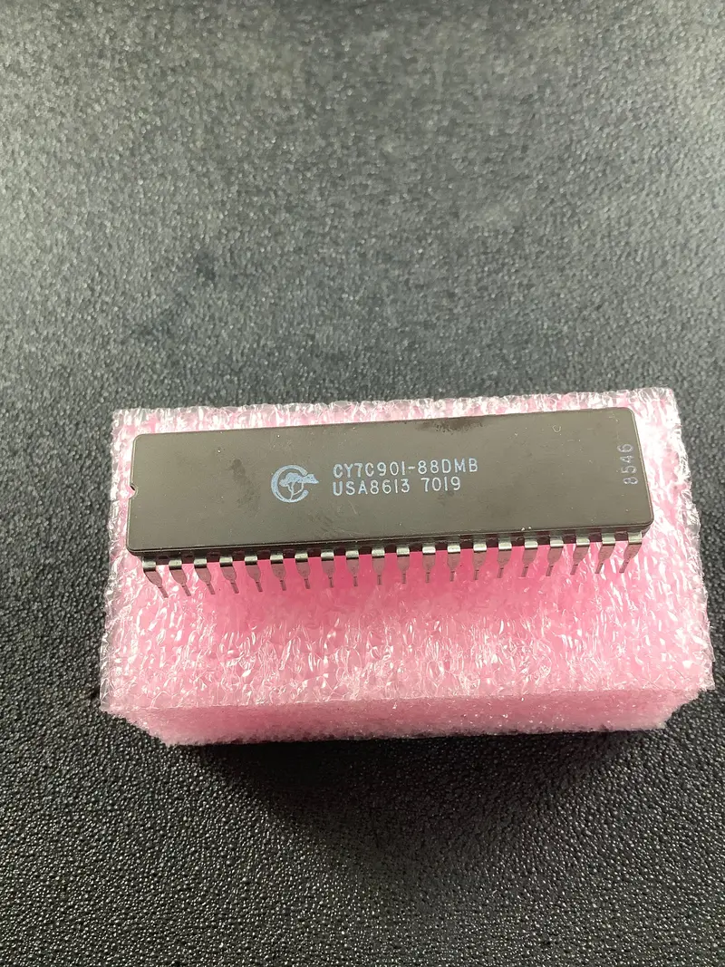 Nec Cy7C901-88Dmb 4-Bit Slice Processor – 44-Clcc 1