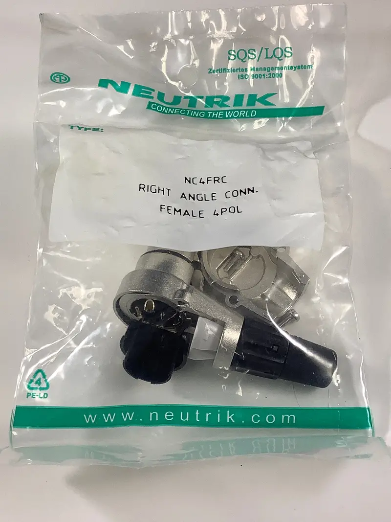 Neutrik Nc4Frc 4-Pin Xlr Female Right-Angle Audio Connector 1