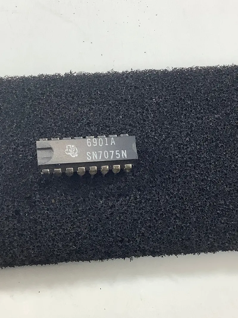 Sn7075N Quad Transparent D-Type Latch – Ttl-Compatible Logic Ic 1