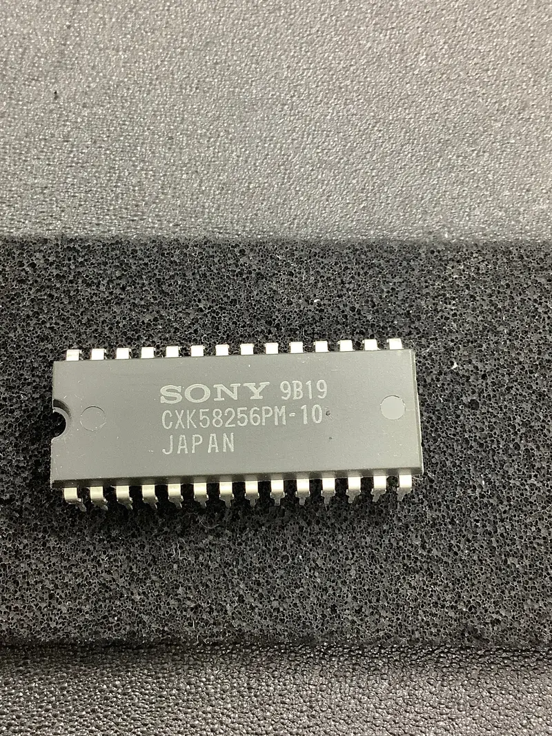 Sony 32K × 8 High-Speed Cmos Sram, 10 Ns Access Time, Part No. Cxk58256M-10 1