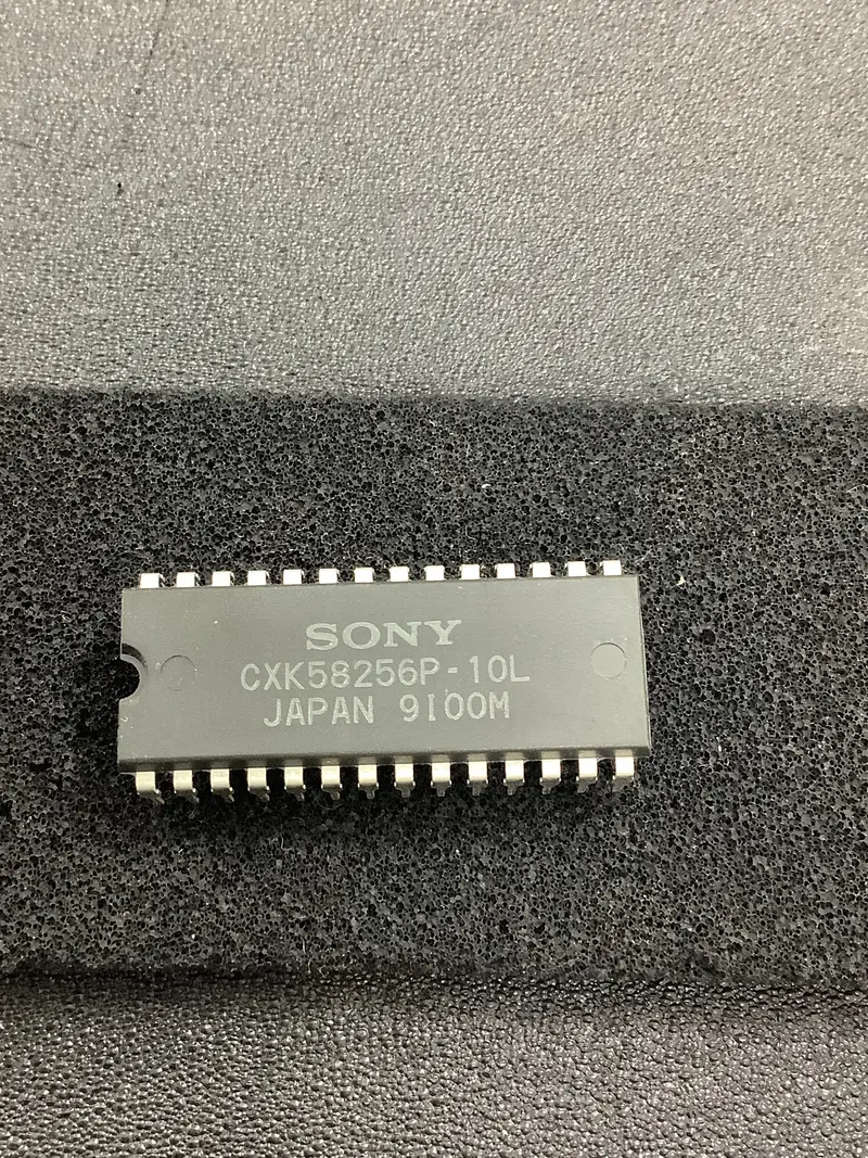 Sony 32K × 8 High-Speed Cmos Sram, 10 Ns, Low-Power Version, Part No. Cxk58256P-10L 1