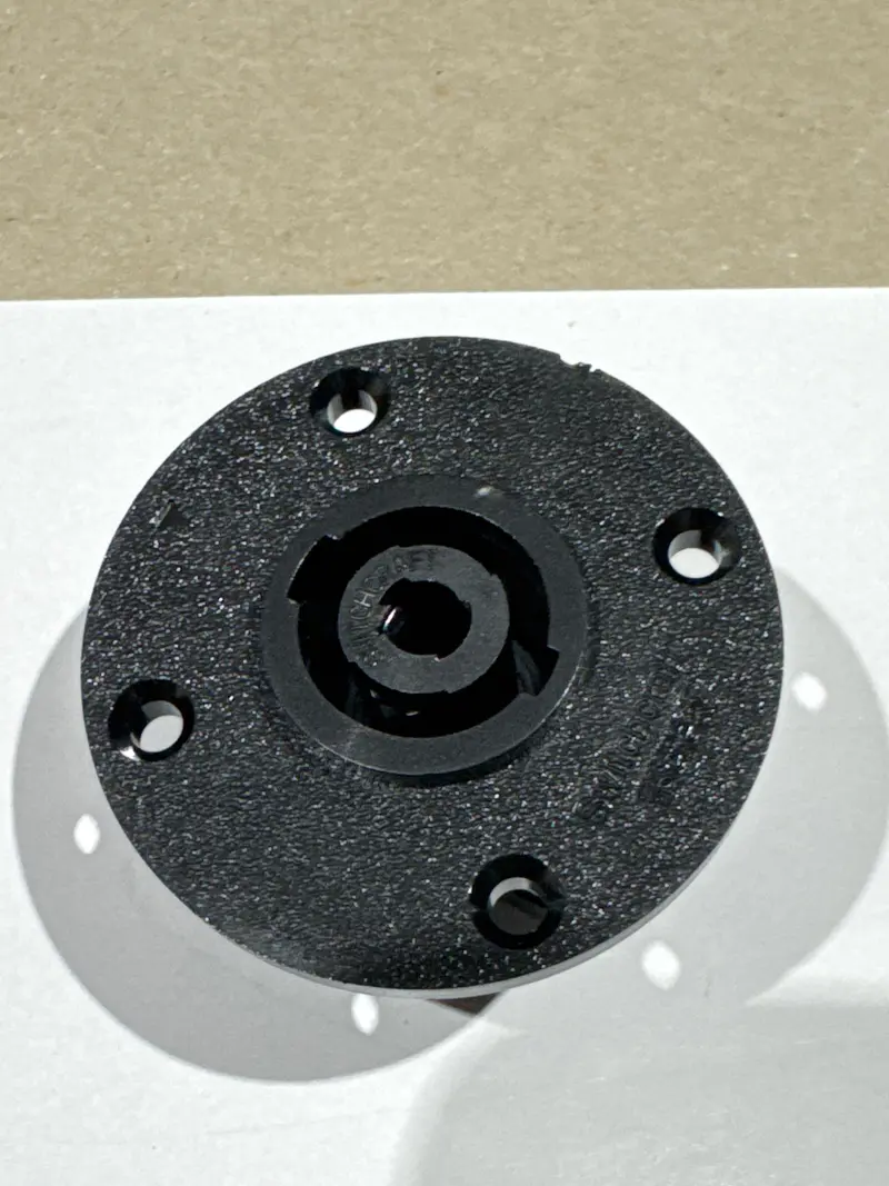 Switchcraft Hpcpr41Ra – 4-Pin Speaker Connector, Round Flange, Right-Angle Mount 1