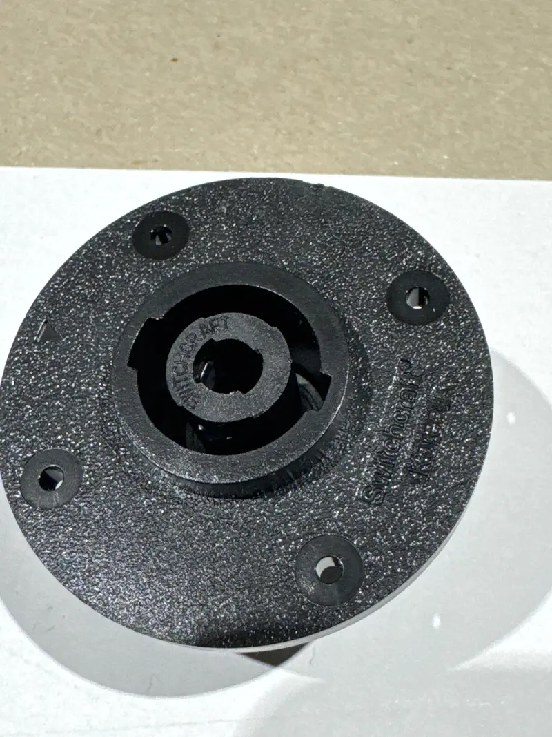 Switchcraft Hpcpr420Ra – 4-Pin Right-Angle Speaker Connector, Round Flange Mount 1