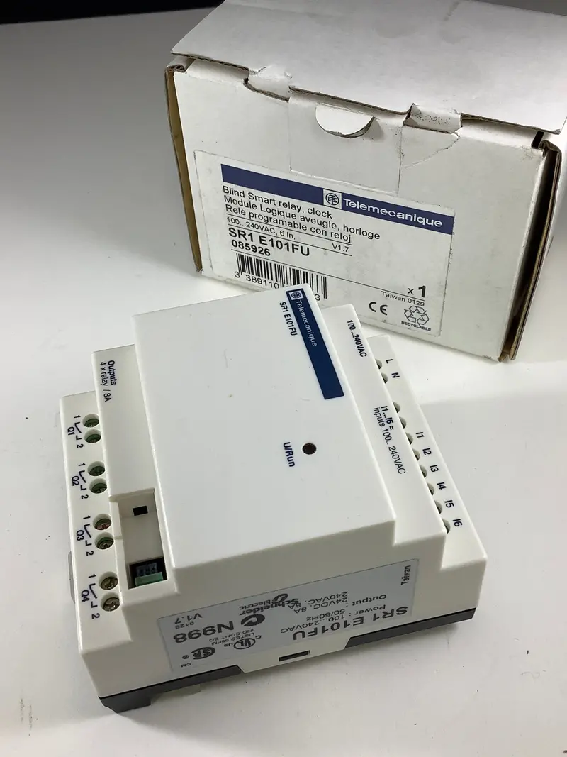Telemecanique Sr1E101Fu Blind Smart Relay With Integrated Clock Module 1