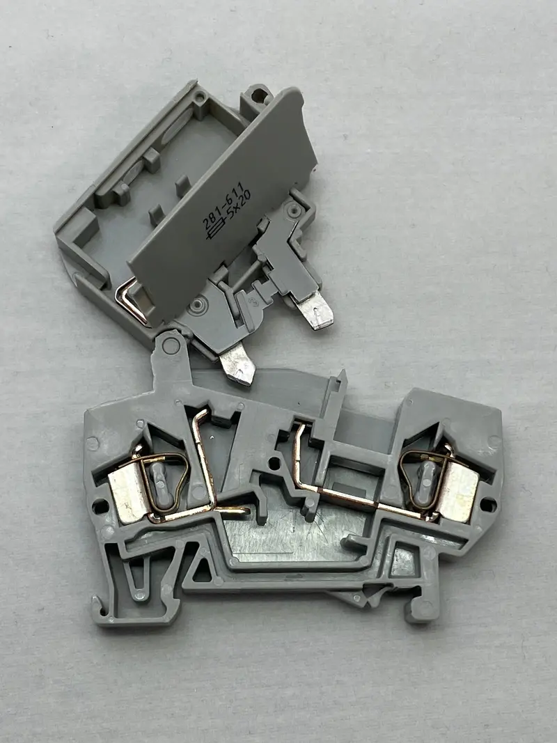 Wago 281-611 Fused Two-Pole Terminal Block – 28–12 Awg, 4 Mm², 10A 1