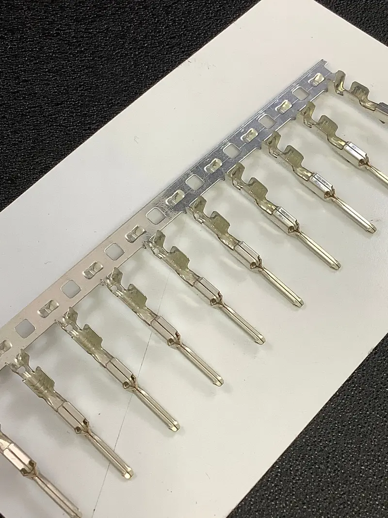 Yazaki 7114-4101-02 Automotive Terminals — 1.5 Mm Pitch, Unsealed M-Type, Chain-Packaged (100 Pcs/Pack) 1