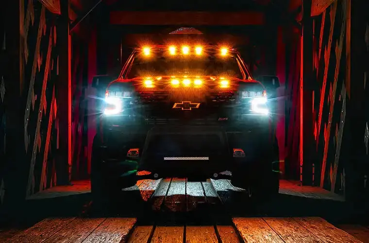 Avs Aerocab Marker Light – Color-Matched Silver Metallic Housing With Five Amber Leds 1